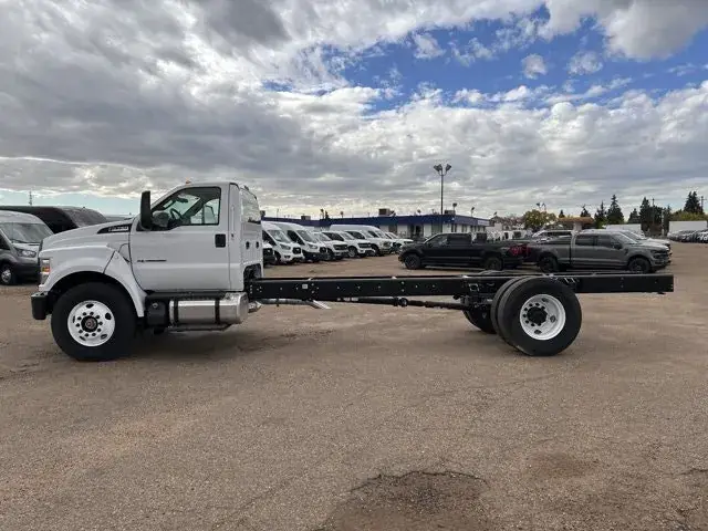 Ford F-750 2027 photo 4