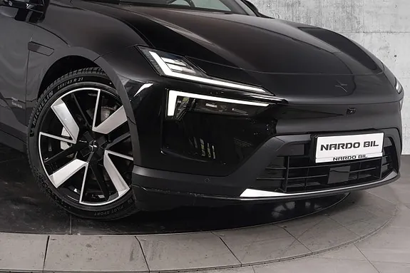 Polestar 4 2025 photo 2