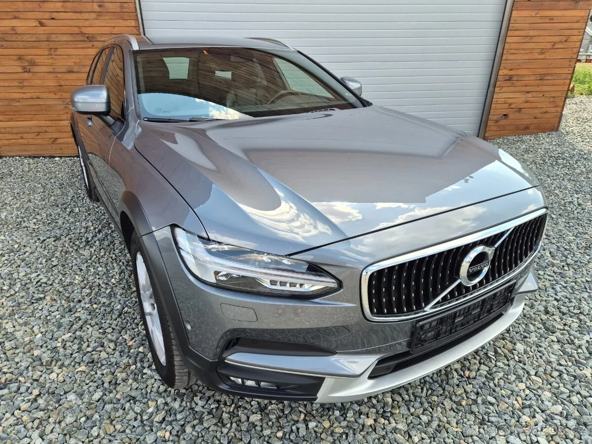 Volvo V90 Cross Country 2017 photo 2