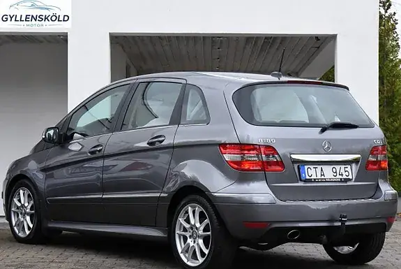Mercedes-Benz B 180