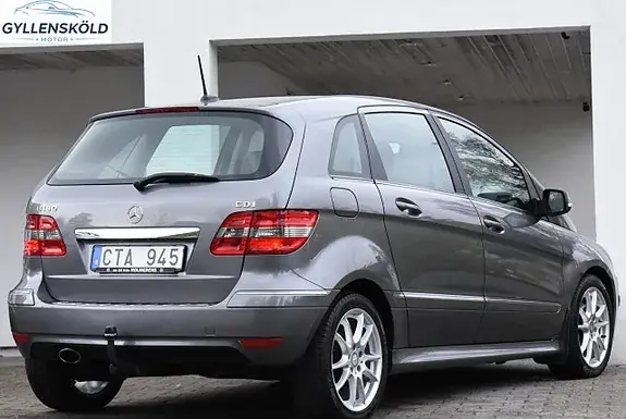 Mercedes-Benz B 180 2011 photo 4