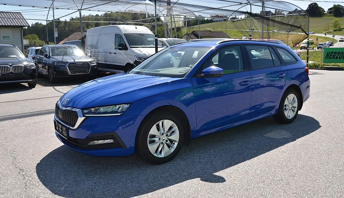 Skoda Octavia 2023 photo 2