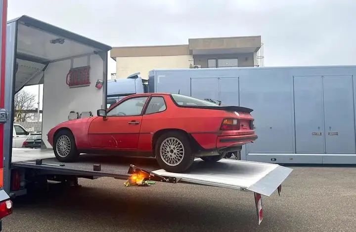 Porsche 944