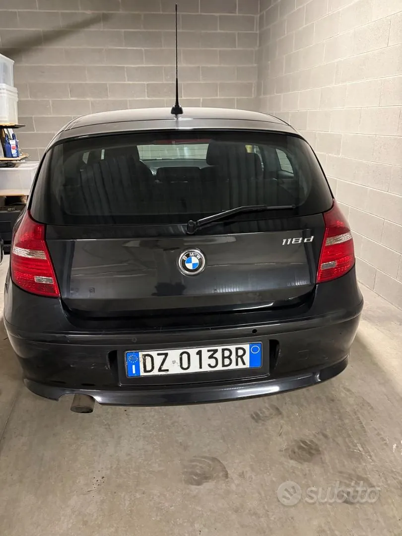 BMW 1 Series 2009 photo 2