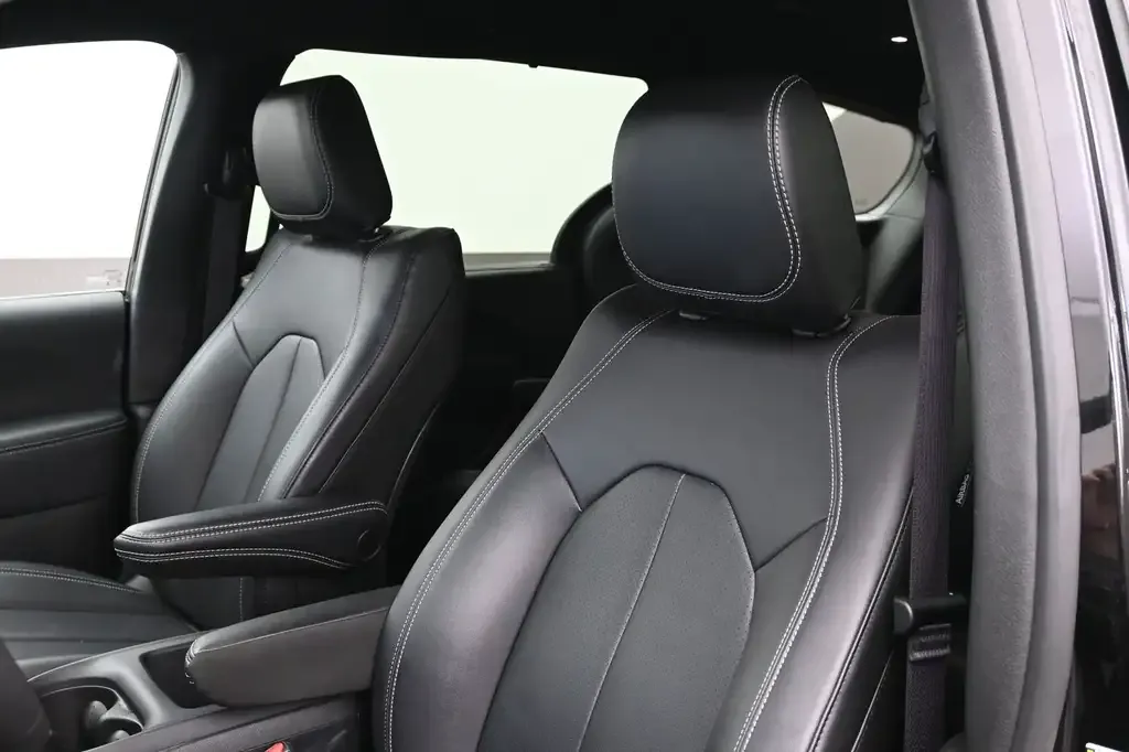 Chrysler Pacifica 2025 photo 4