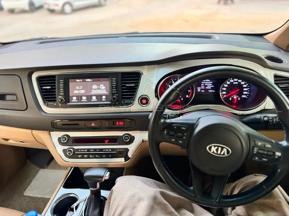 Kia Carnival