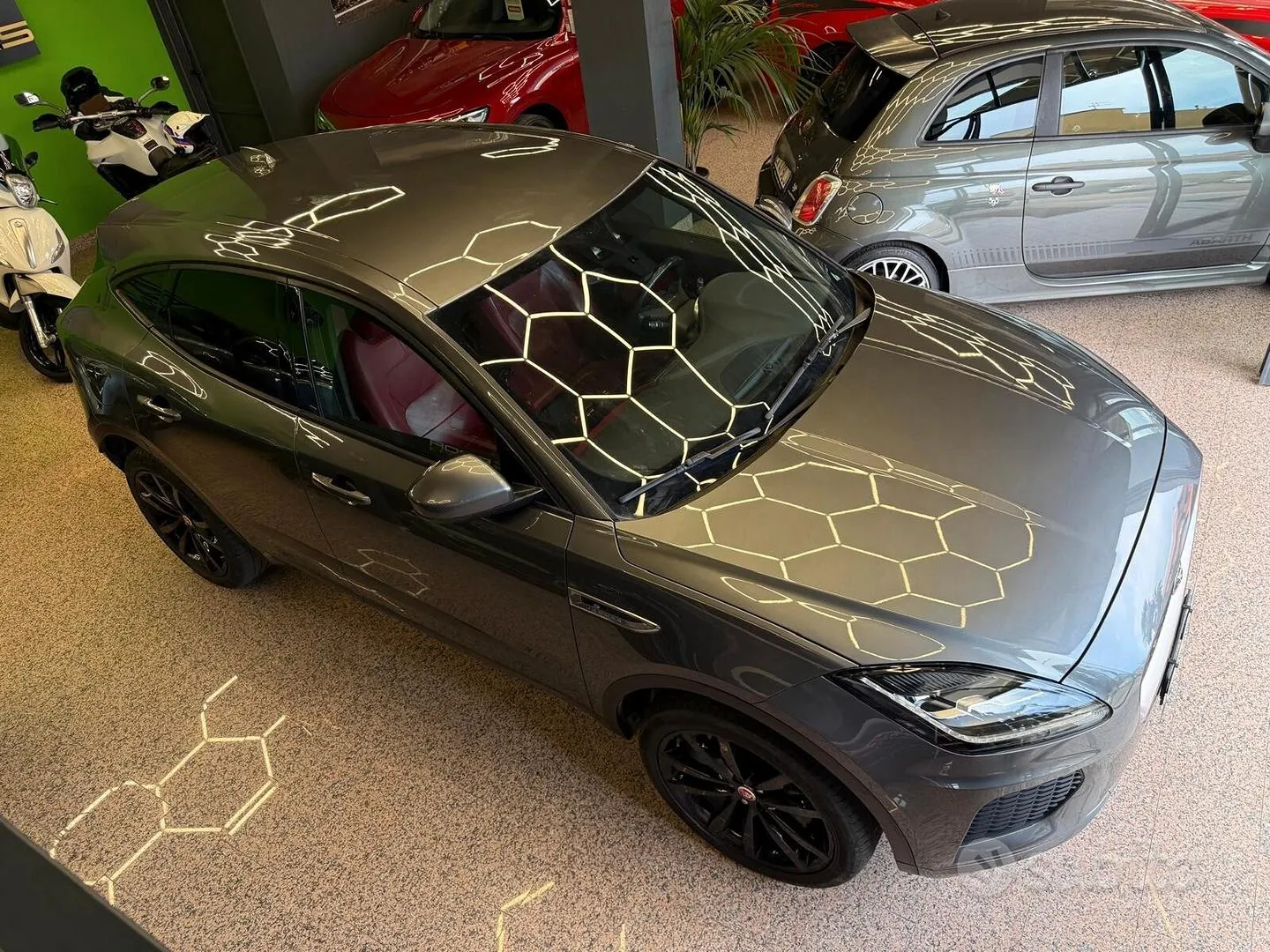 Jaguar E-Pace 2018 photo 4