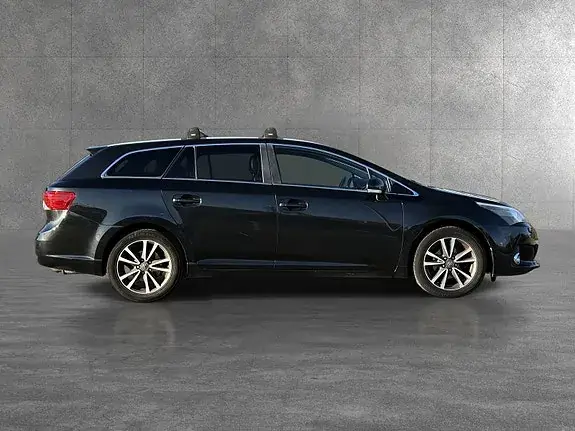 Toyota Avensis 2013 photo 2