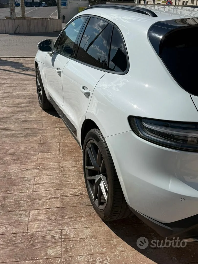 Porsche Macan 2023 photo 2