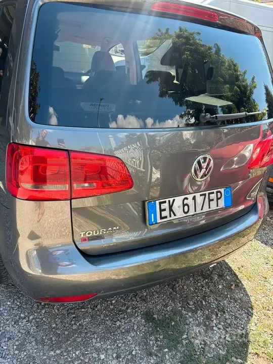 Volkswagen Touran 2011 photo 3