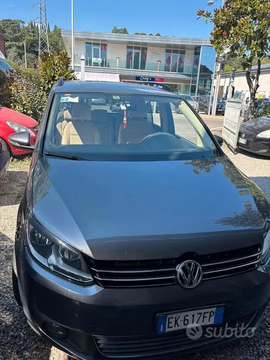 Volkswagen Touran 2011 photo 2