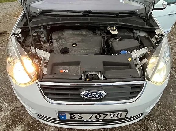 Ford Galaxy 2012 photo 4