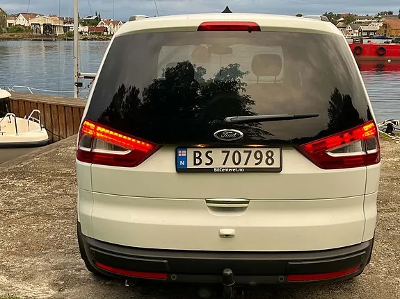 Ford Galaxy 2012 photo 3