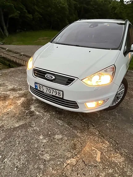 Ford Galaxy 2012 photo 2