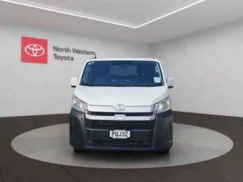 Toyota Hiace 2022 photo 3