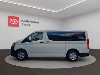 Toyota Hiace 2022 photo 5