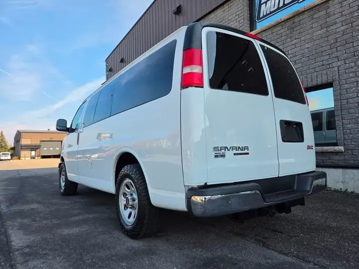 GMC Savana 2013 photo 5