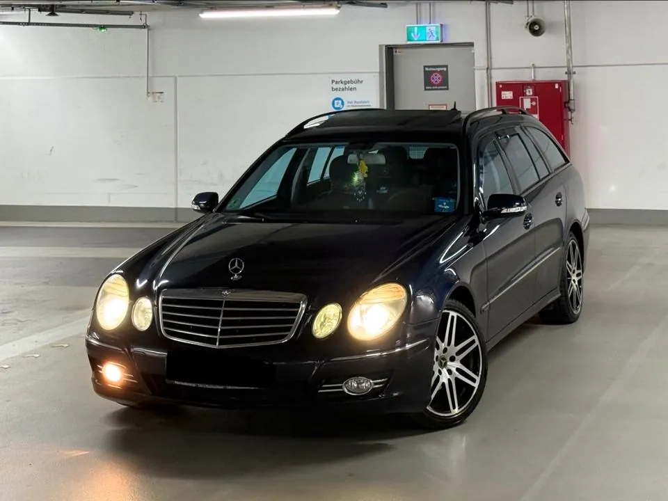 Mercedes-Benz W211