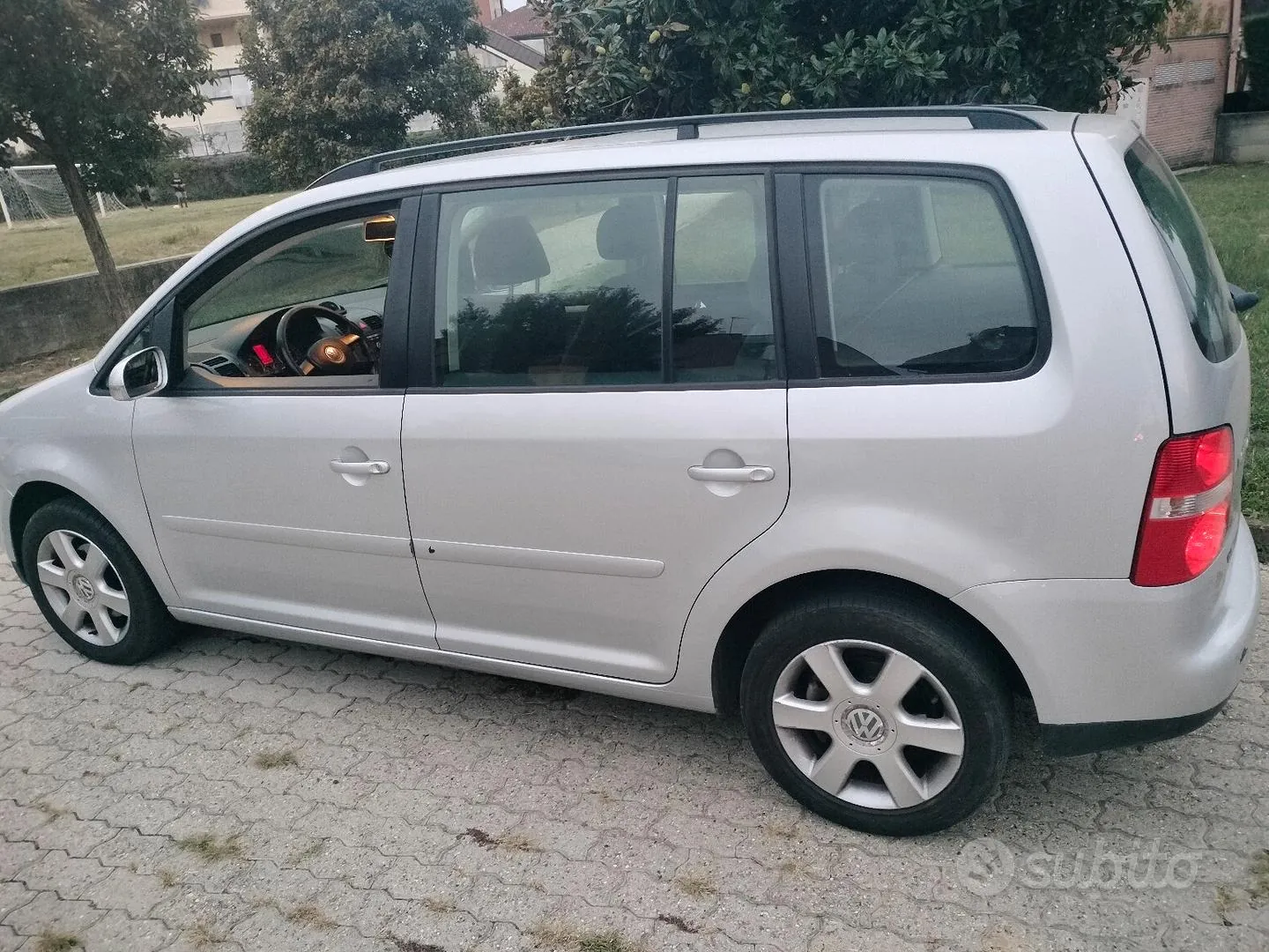 Volkswagen Touran 2006 photo 4