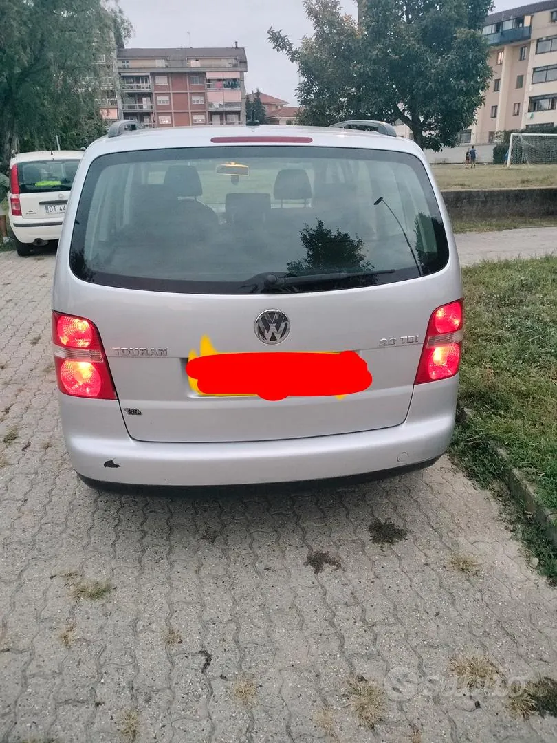 Volkswagen Touran 2006 photo 2