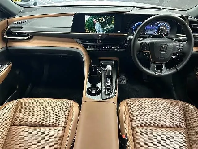 Toyota Crown Estate 2025 photo 2