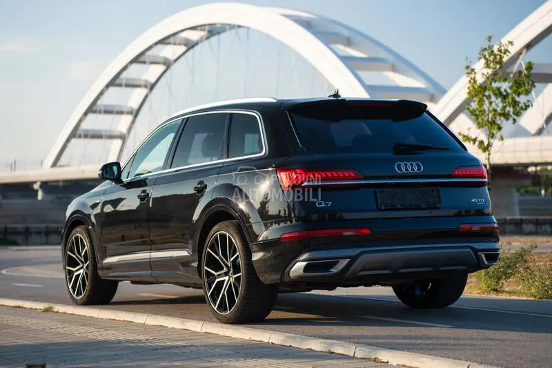 Audi Q7 2022 photo 5