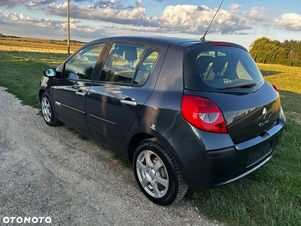 Renault Clio 2009 photo 4