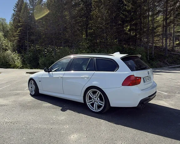BMW 318D 2010 photo 4