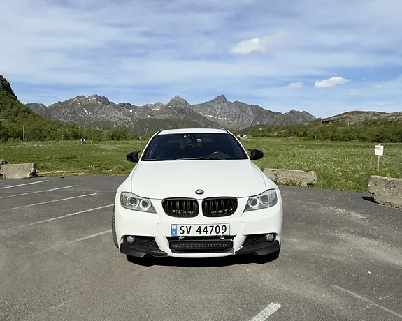 BMW 318D 2010 photo 2