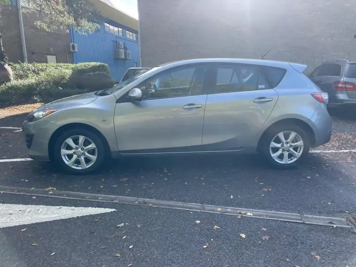 Mazda Mazda3 2010 photo 4