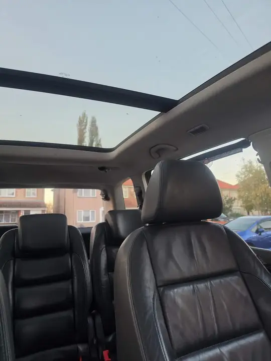 Volkswagen Touran 2011 photo 4