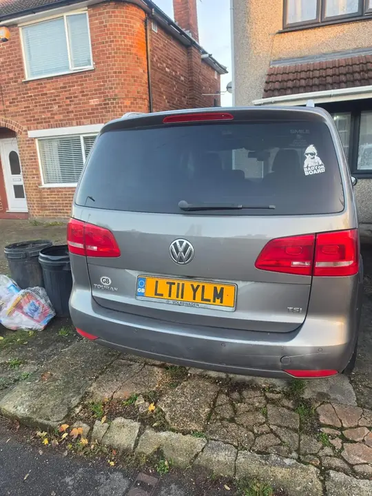 Volkswagen Touran 2011 photo 3