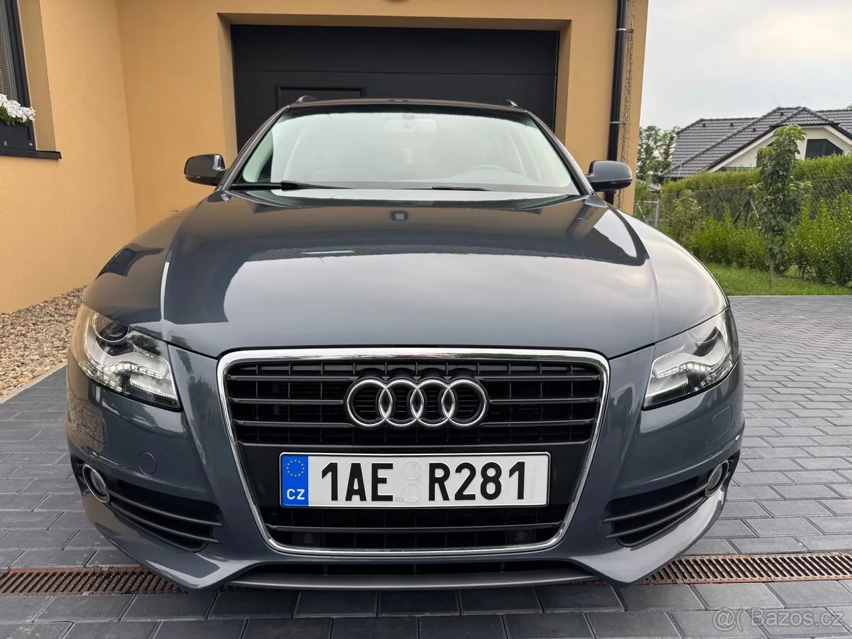 Audi A4 2010 photo 2