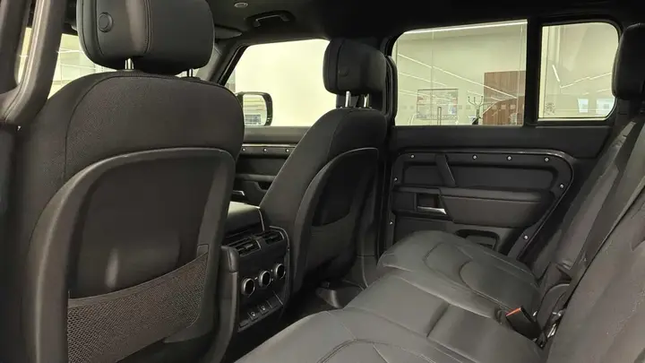 Land Rover Defender 2025 photo 4