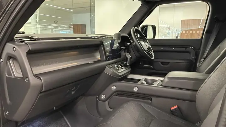 Land Rover Defender 2025 photo 3