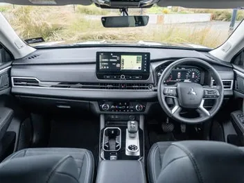 Mitsubishi Outlander 2026 photo 3