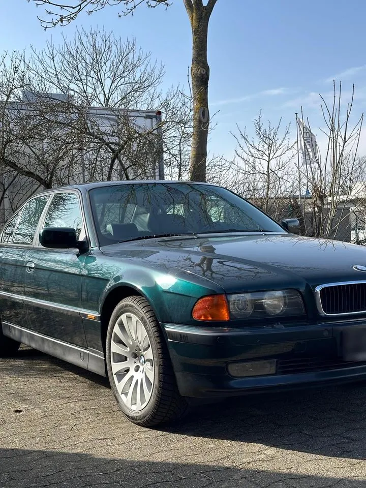 BMW 728I