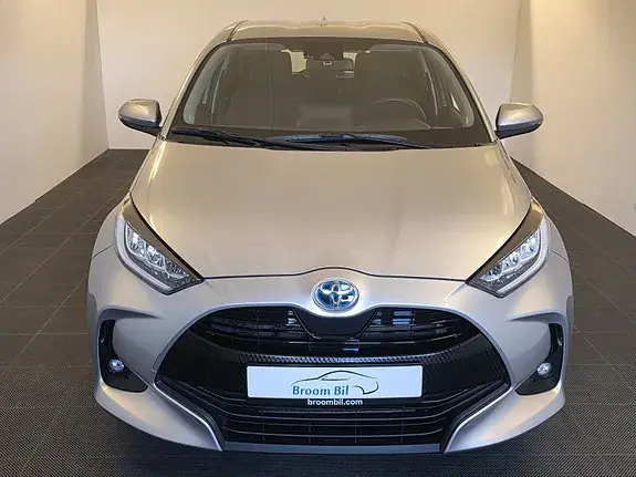 Toyota Yaris 2023 photo 3