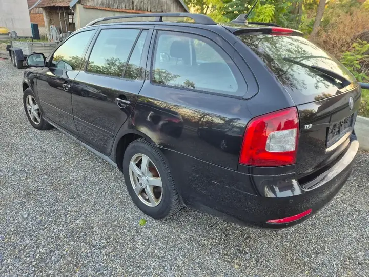 Skoda Octavia 2010 photo 3