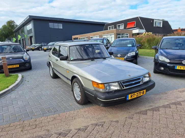 Saab 900 Classic 1991 photo 2