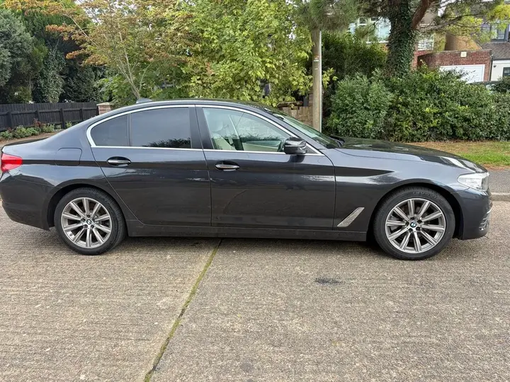 BMW 5 Series 2017 photo 2