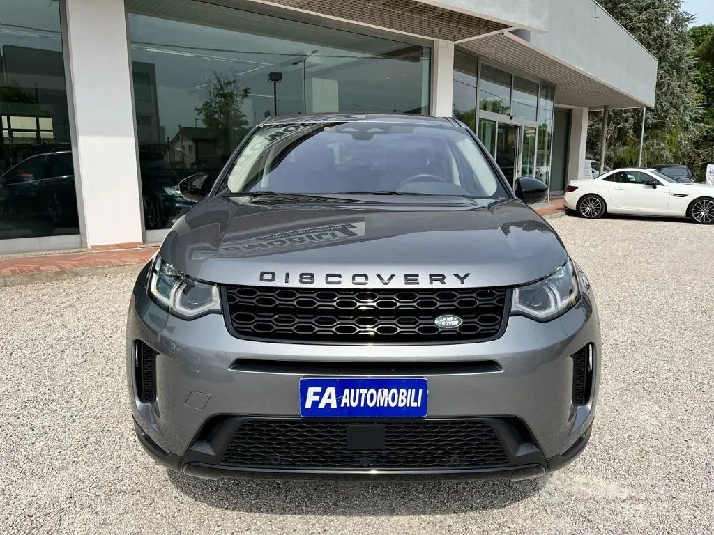 Land Rover Discovery Sport 2023 photo 3