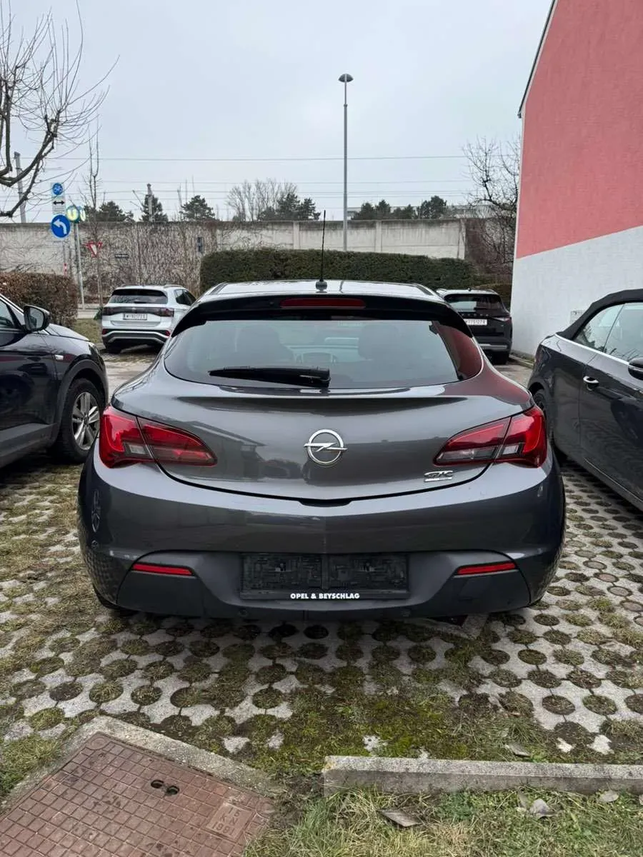Opel Astra 2013 photo 2