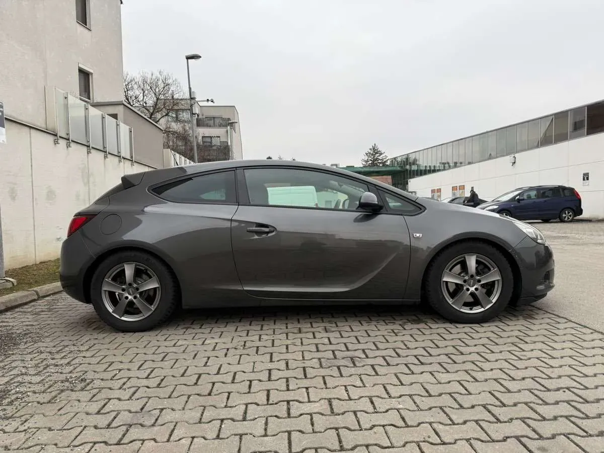 Opel Astra 2013 photo 3