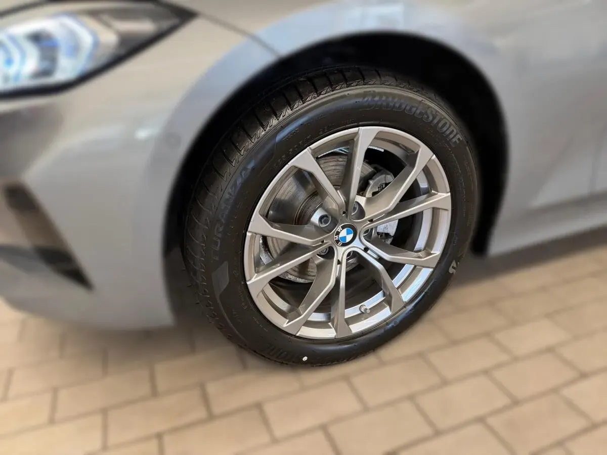 BMW 3 Series 2024 photo 3