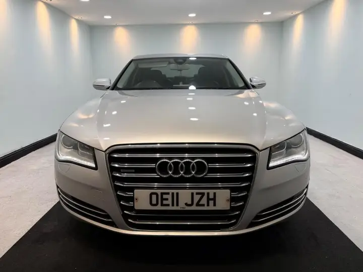 Audi A8 2011 photo 3