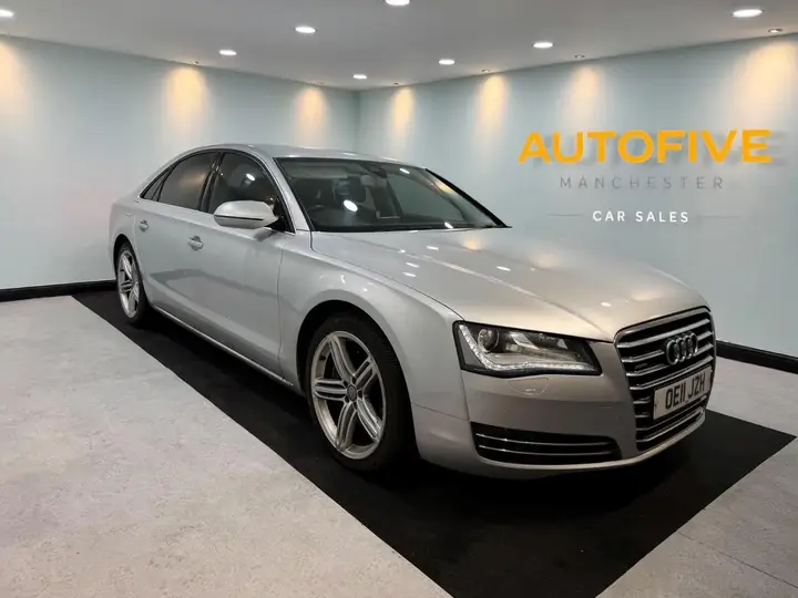 Audi A8 2011 photo 2