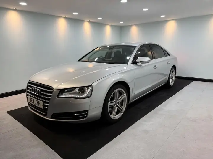 Audi A8 2011 photo 4
