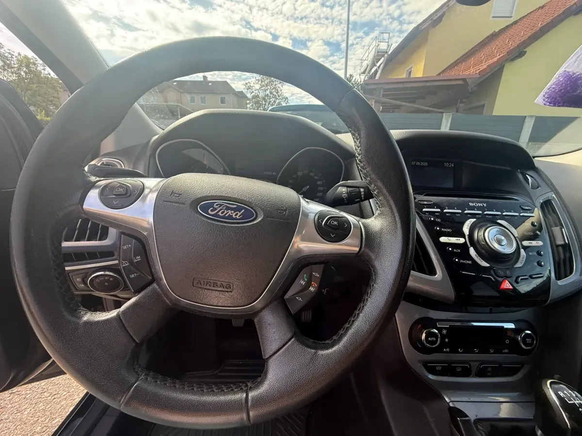 Ford Focus 2011 photo 2