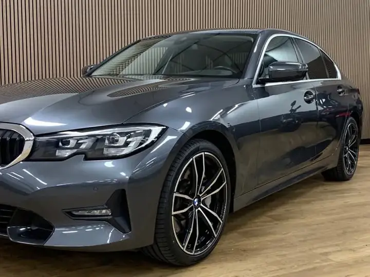 BMW 3 Series 2019 photo 3